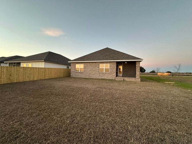 Building Photo - 146 Millet Ave