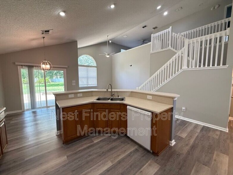 Building Photo - 830 S Lilac Loop