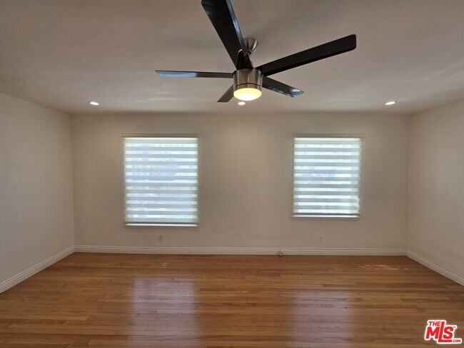 Building Photo - 102 Gaviota Ave