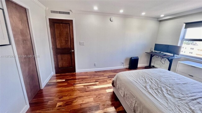 Building Photo - 401 Golden Isles Dr