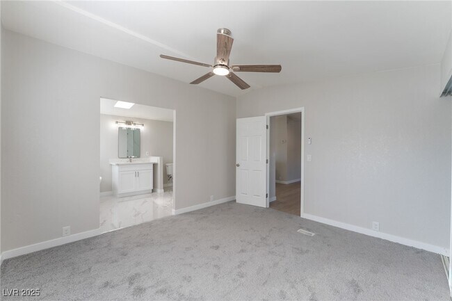 Building Photo - 6155 E Carey Ave