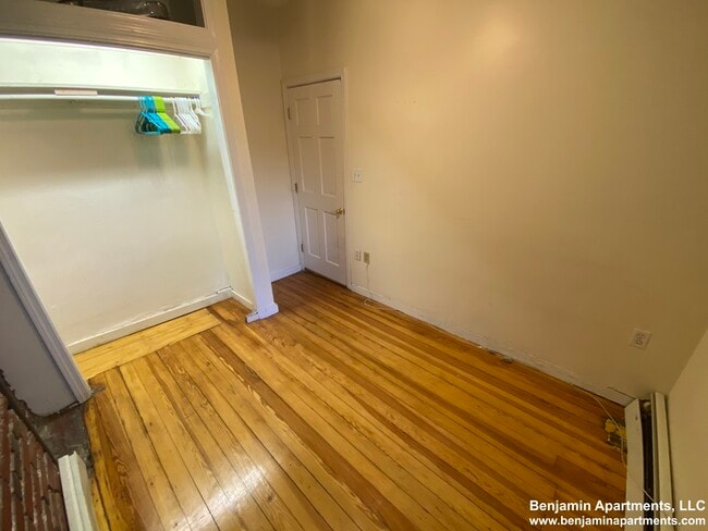 Building Photo - 48 Garden St