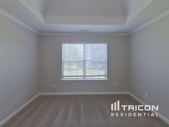 Building Photo - 731 Tullamore Way