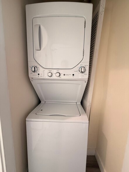 In-unit washer+dryer - 20806 Skouras Dr