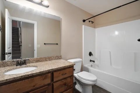 Building Photo - 4662 Oneida Dr