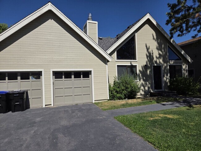 Building Photo - Large mountain home with access to Tahoe K...