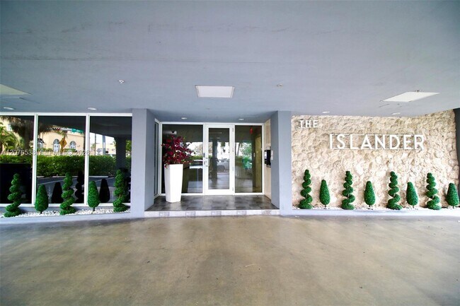 Building Photo - 1255 Collins Ave
