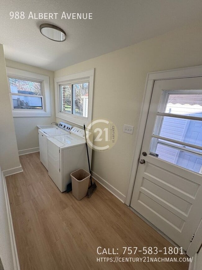 Building Photo - 988 Albert Ave