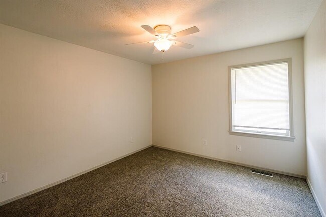 Building Photo - 3215 Woodsboro Dr