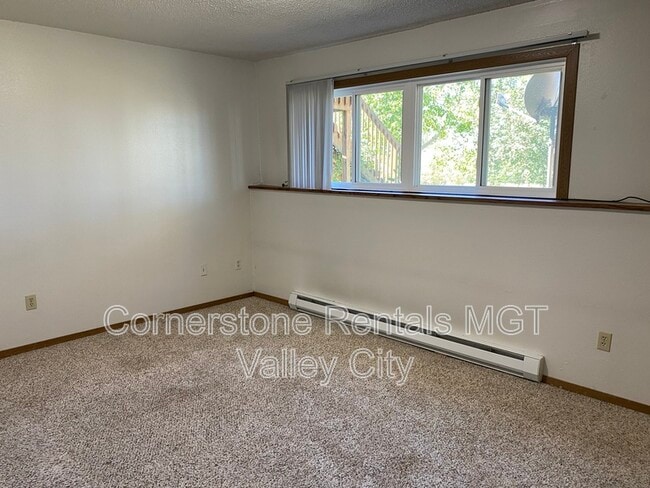 Building Photo - 912 9th Ave SE