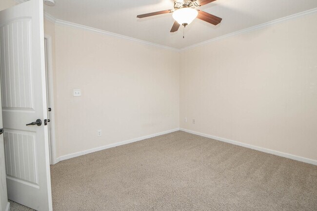 Building Photo - 1540 Edgewater Ln