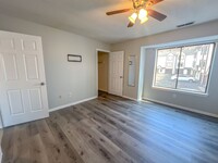 Building Photo - 2 Bed/ 1 Bath- Renovated Duplex Apt W/ Gar...