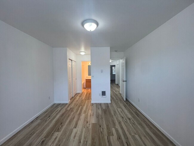 Building Photo - Rent Reduction; MOVE IN SPECIAL; Remodeled...