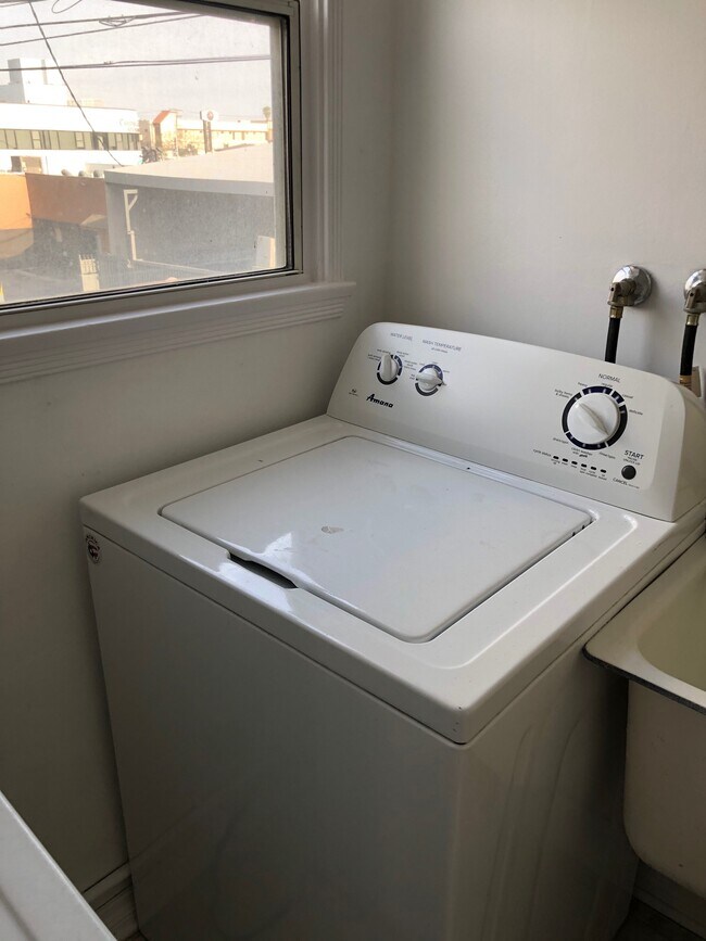 Washer - 1144 Rexford Dr