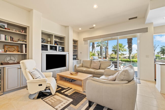 Building Photo - 872 Mission Creek Dr