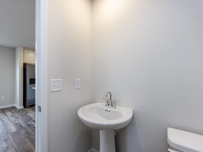 Building Photo - 1048 Old Trade St