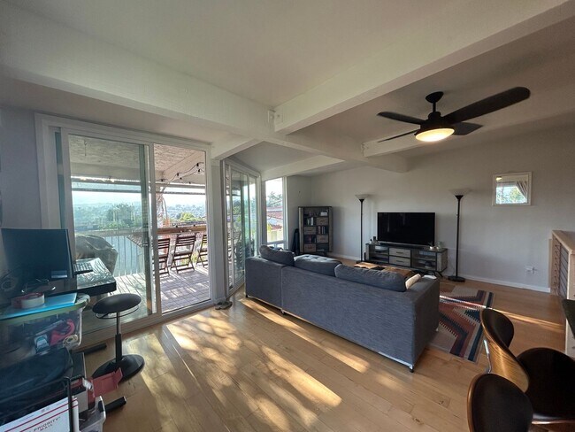 Building Photo - Luxurious Carlsbad Townhome with Ocean Views
