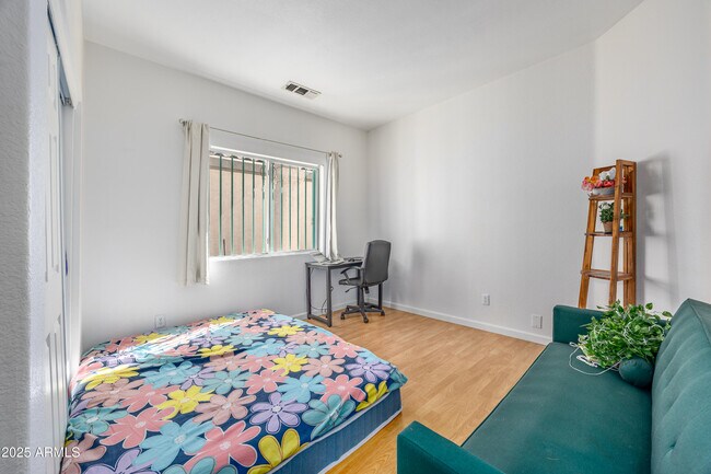 Building Photo - 3408 E Rockwood Dr