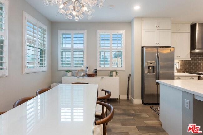 Building Photo - 5053 Echo St