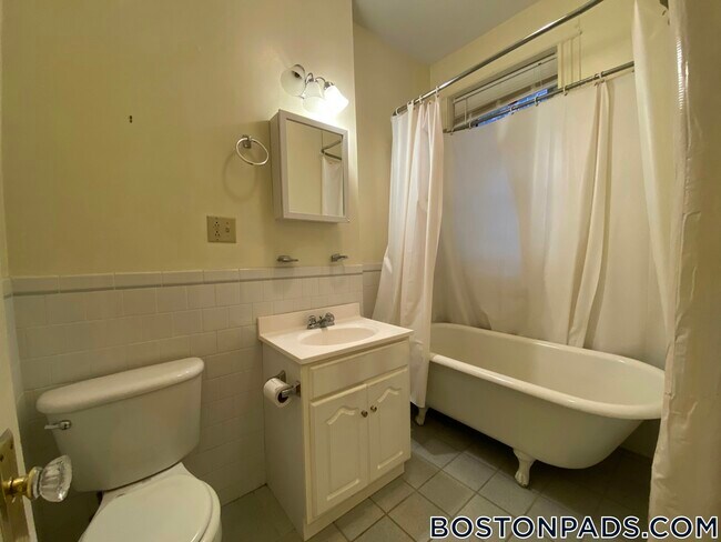 Building Photo - 40 Queensberry St