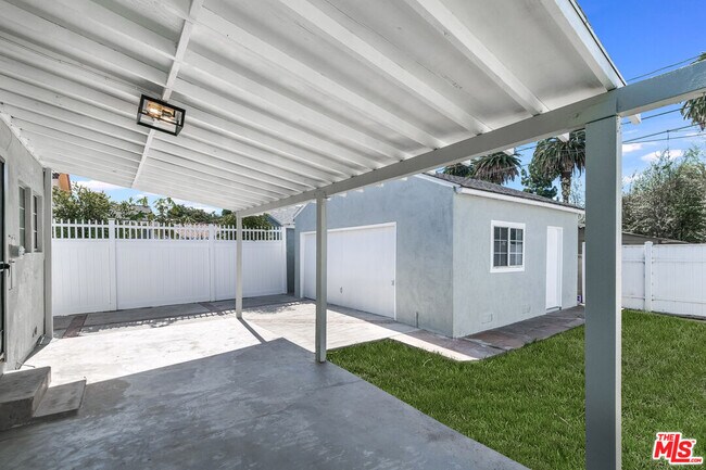Building Photo - 3321 Fay Ave