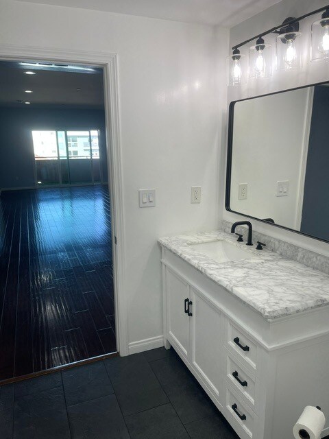 Hallway bath - 1029 S Hobart Blvd