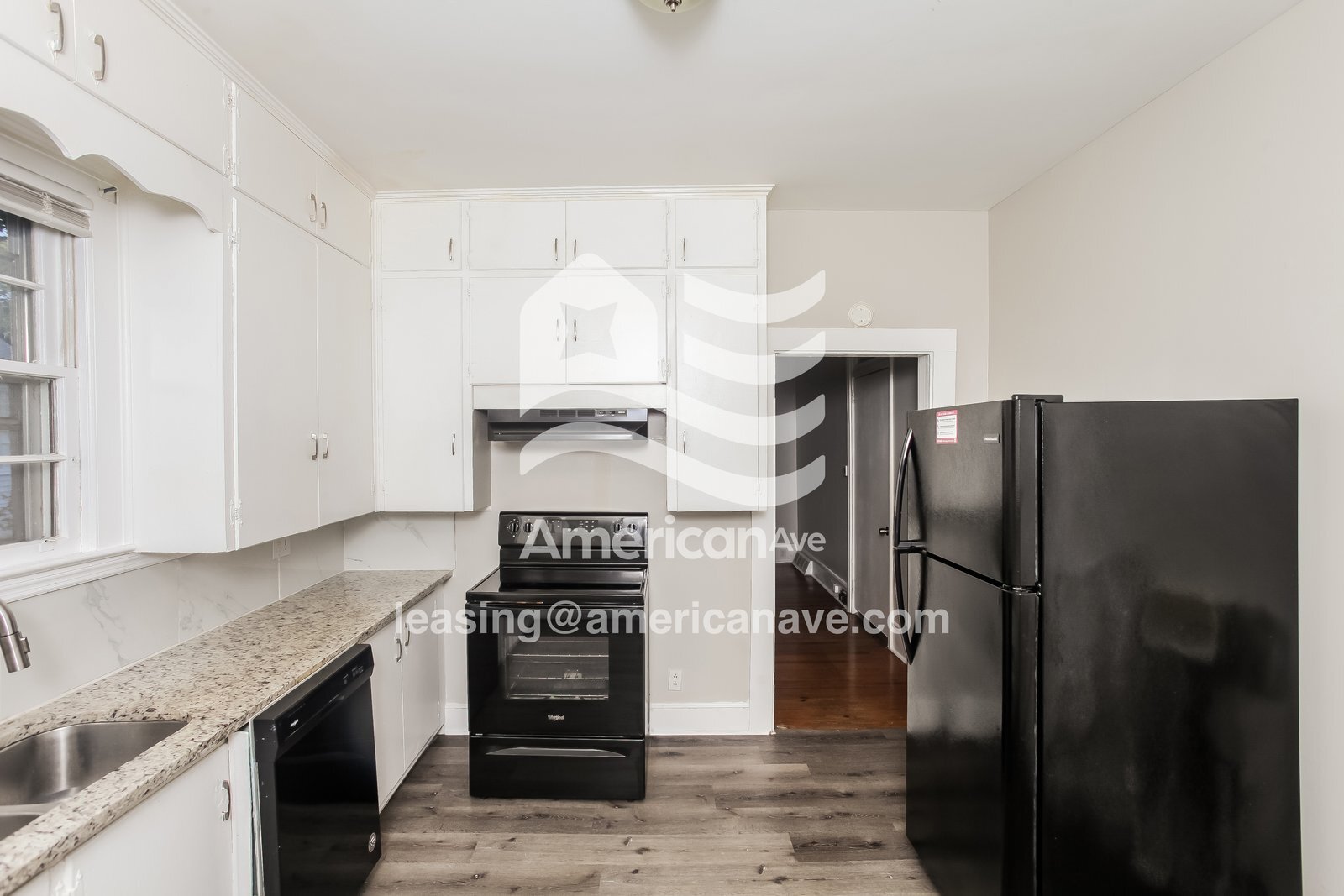 Building Photo - 3213 River Dr