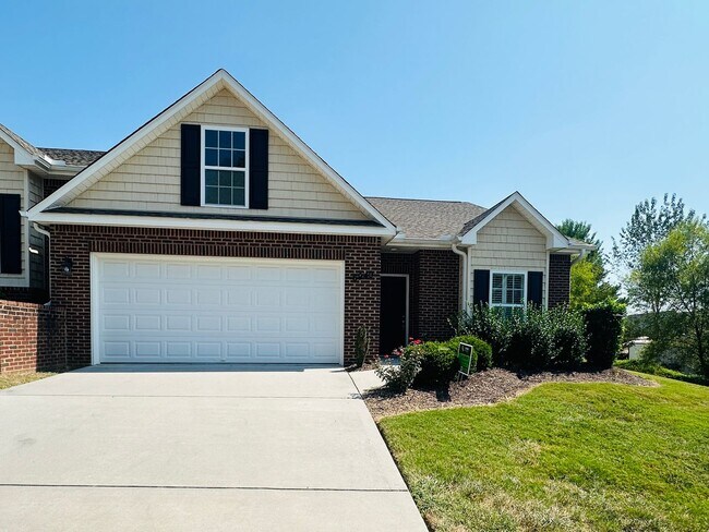 Building Photo - Sun-Drenched Corner Lot Condo – 2 Bedrooms + Office Near Middlebrook Pike