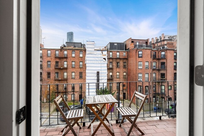 Building Photo - 461 Beacon St