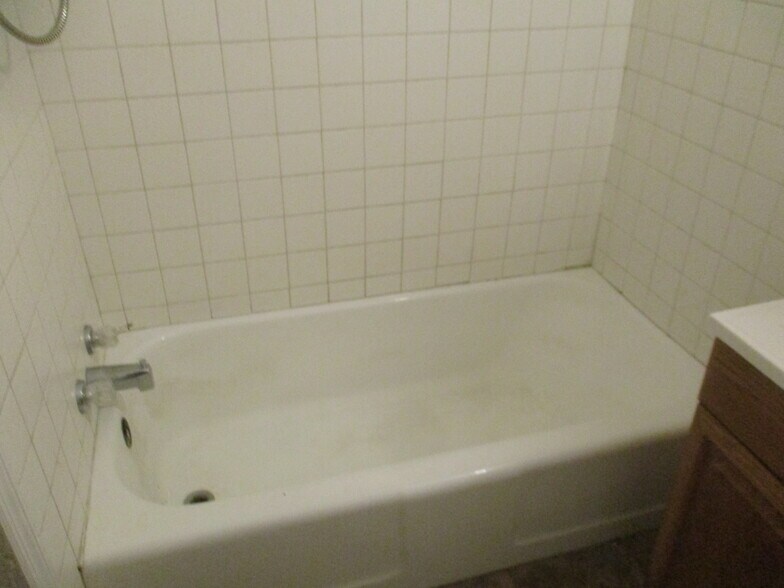 Building Photo - 43 E Main St