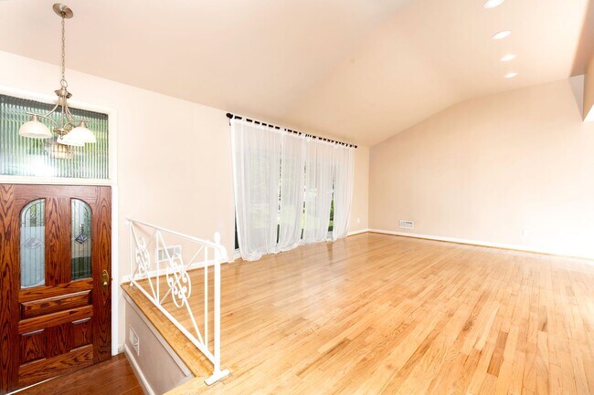 Building Photo - Gorgeous 5BR/3FB Bethesda Home - Spacious ...