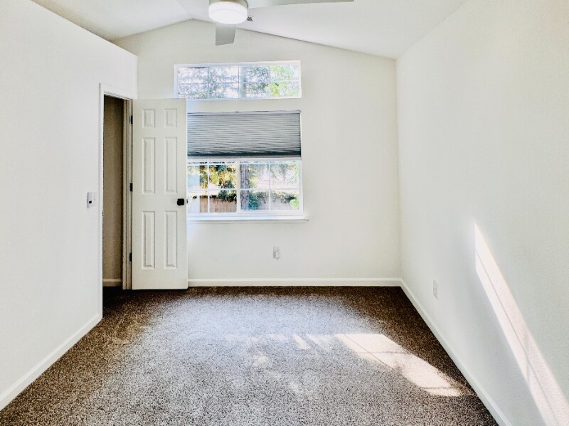 Building Photo - 3602 Swan Ct