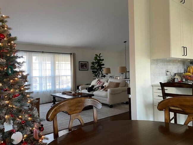 Building Photo - 2505 Duxbury Pl