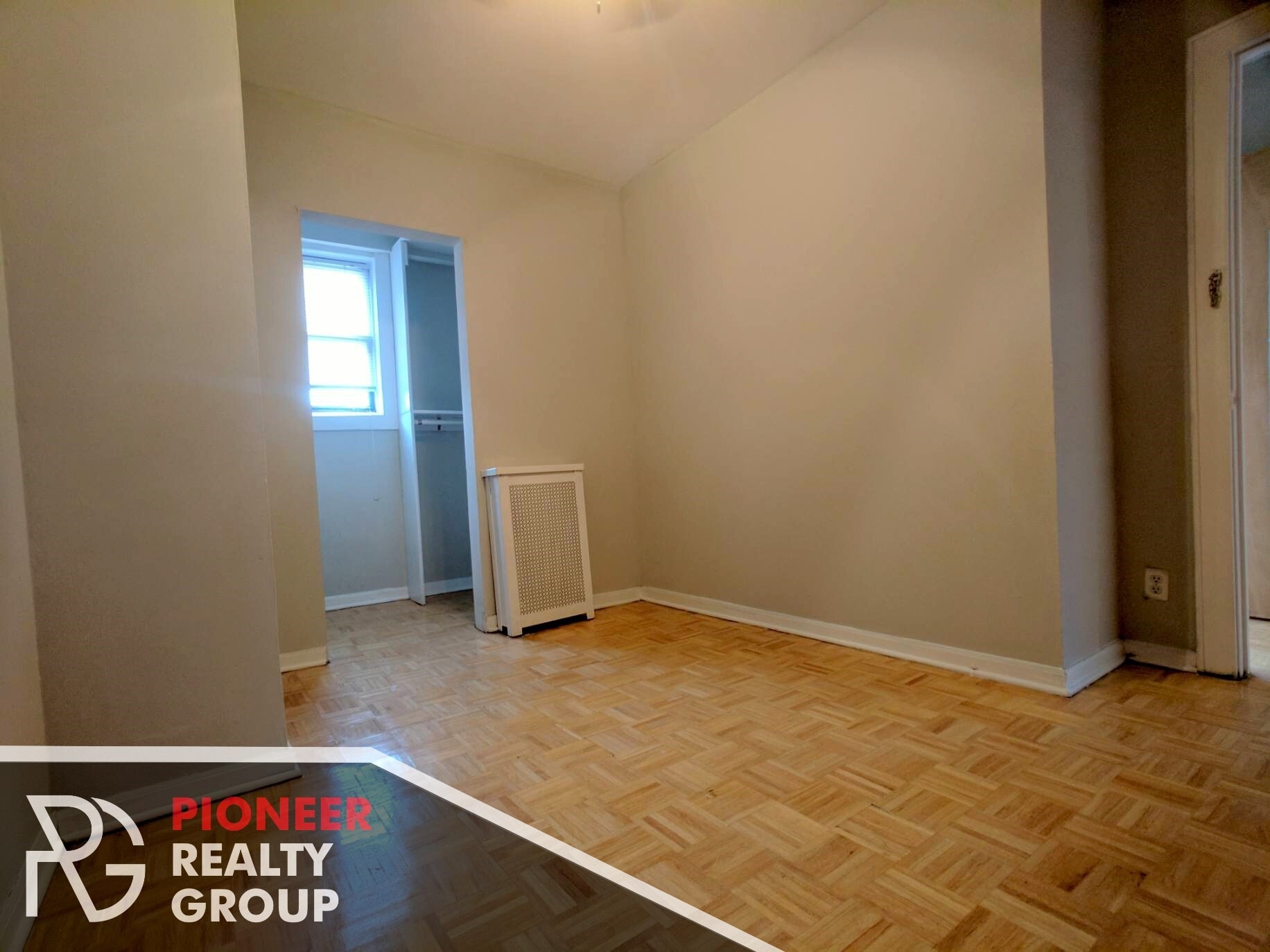 Building Photo - 739 W Belmont Ave