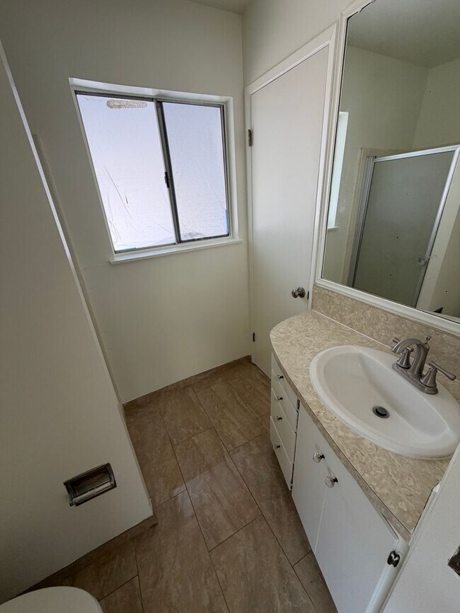 Building Photo - 5333 Parejo Dr
