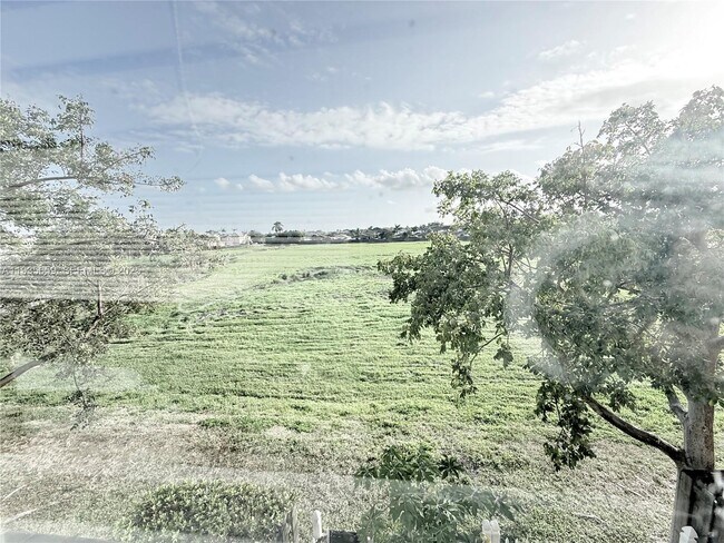 Building Photo - 134 SE 28th Ter