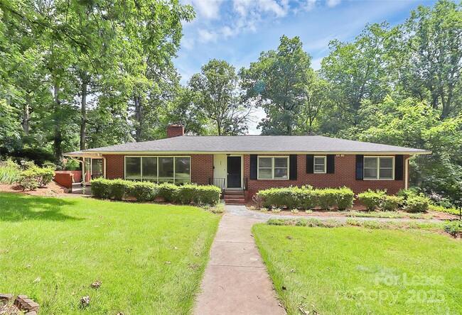 Primary Photo - 207 Oak Dr