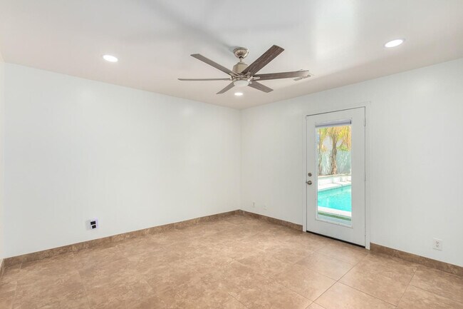 Building Photo - 1100 W 12th St