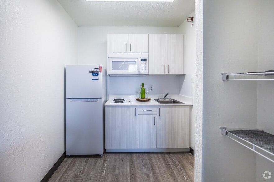 0 BR, 1 BA - Extra Large Suite - Siegel Select Memphis