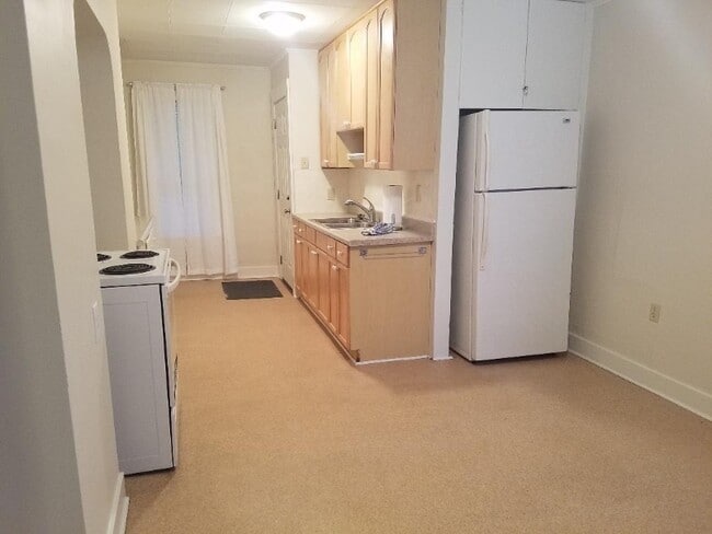 Building Photo - 522 W Maple Ave