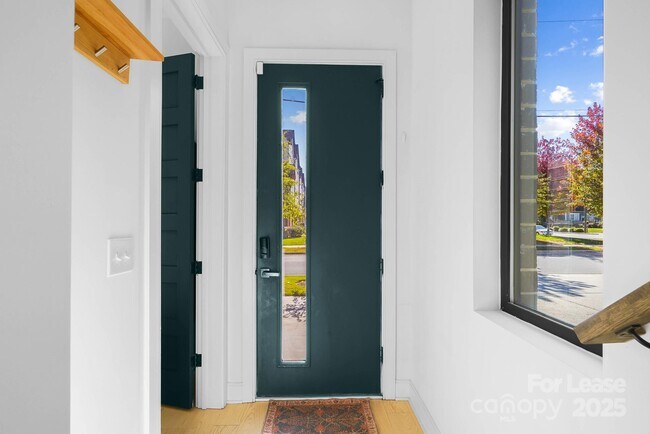 Building Photo - 3301 Spencer St