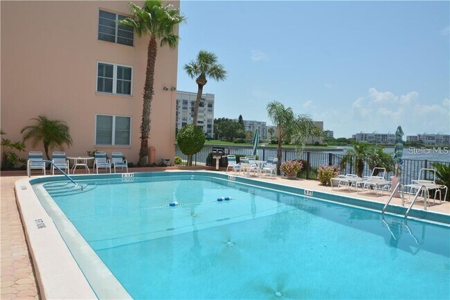 Building Photo - 7420 Bay Island Dr S