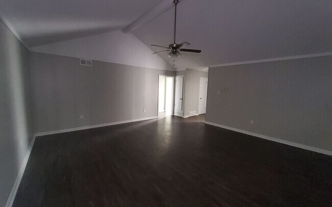Building Photo - 3760 St Elmo Ave