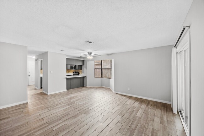 Building Photo - 3252 Cypress Ln