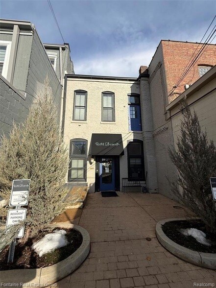 Building Photo - 107 W Grand River Ave