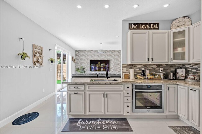 Building Photo - 15878 SW 61st Way