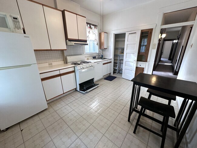 Kitchen looking back through center hall - 3016 Victor St