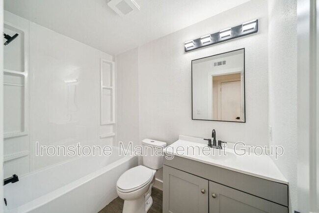 Building Photo - 3171 E 49th St