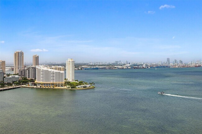 Building Photo - 1331 Brickell Bay Dr