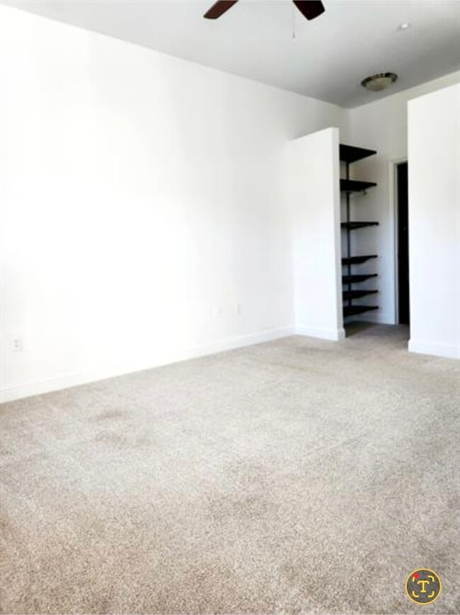 Building Photo - 5401 S Park Terrace Ave